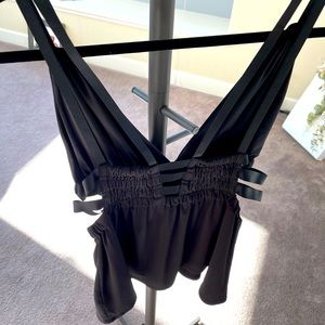 NWT! EXPRESS women’s black party tank top - size M.